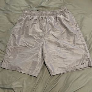NIKE Men’s dark gray swimming trunks large